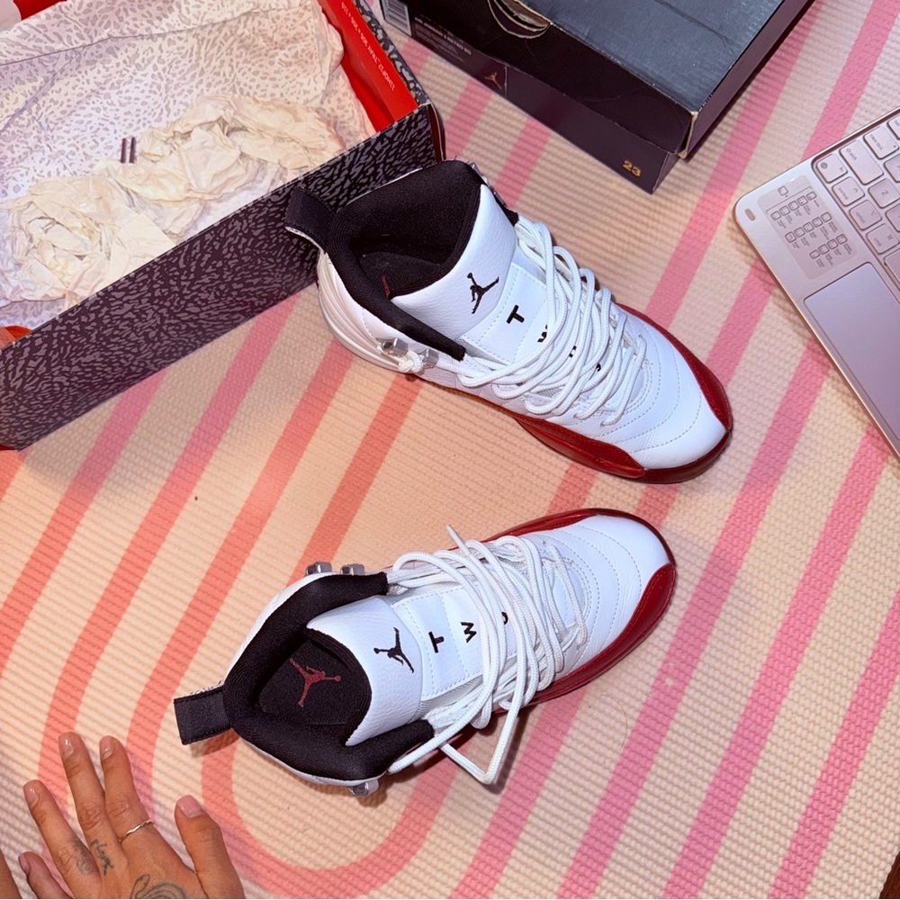 Jordan 12 Retro Mid Cherry - Picture 3 of 10